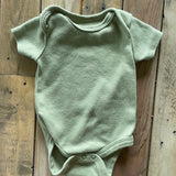 Green Short Sleeve Onesie | 0-3 mo | Kyle & Deena