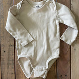 Organic Long Sleeve Onesie | 9-12 mo | H&M