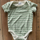 Abstract Soft Green Onesie | 6-9 mo | Baby Kiss