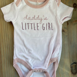Daddy's Little Girl Onesie | 0-3 mo | Le Top
